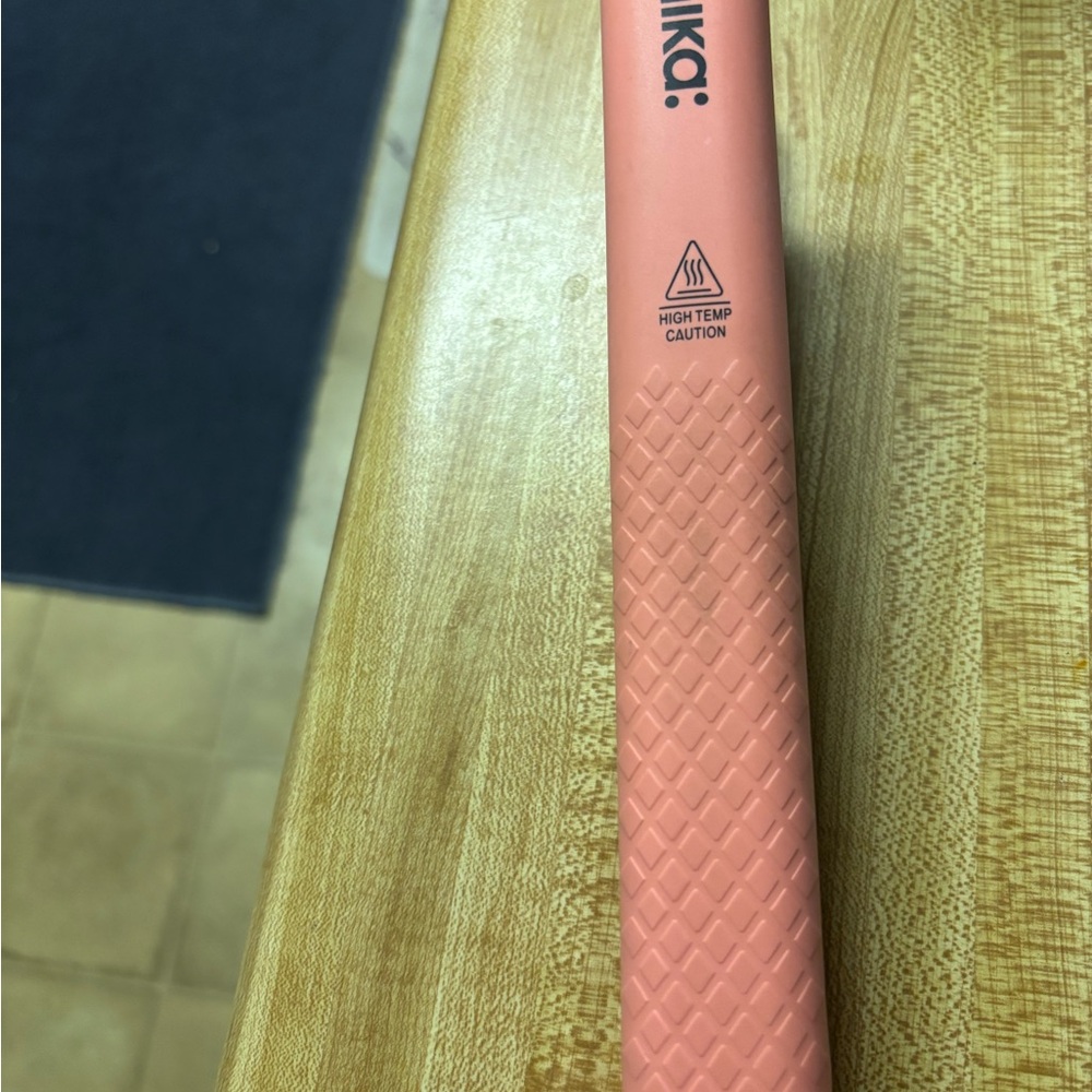 AMIKA Rose Pink Textured Silicone Handle Tool